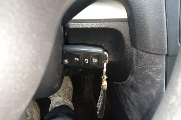 Used Volkswagen Golf 2012 1.6L Automatic Fashion Model Vehicle Key