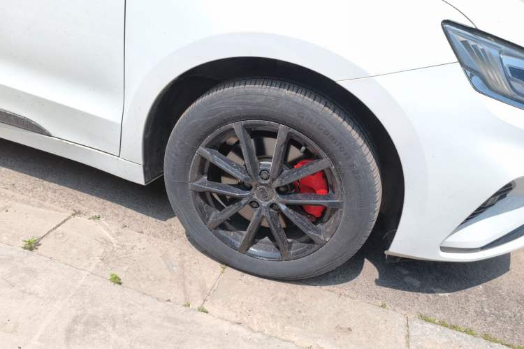 Used Geely Auto Emgrand GT 2021 1.8T Flagship Edition+ Right Front Wheel Hub