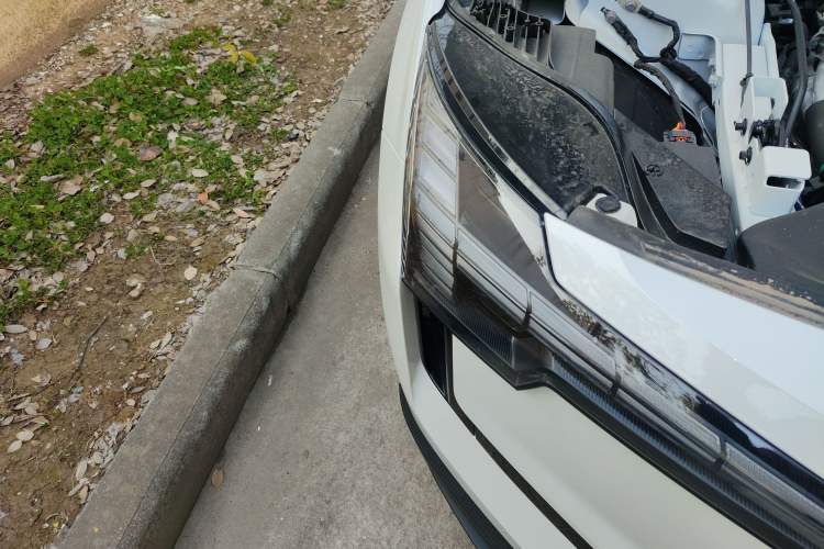 Used Volvo EX30 2025 Rear-Drive Long-Range Plus Model
