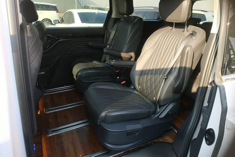 Used SAIC MAXUS G90 2022 2.0T Starry Seven-Seater