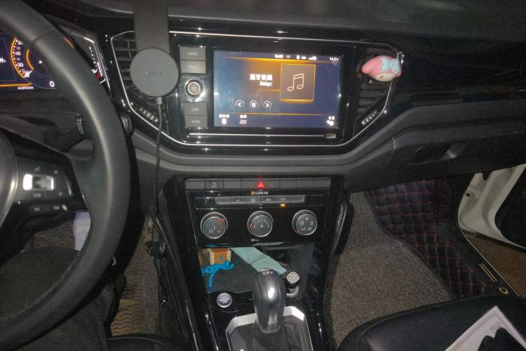 Used Volkswagen T-ROC 2020 280TSI DSG Two-Wheel Drive Comfort Version Audio And AC Panel