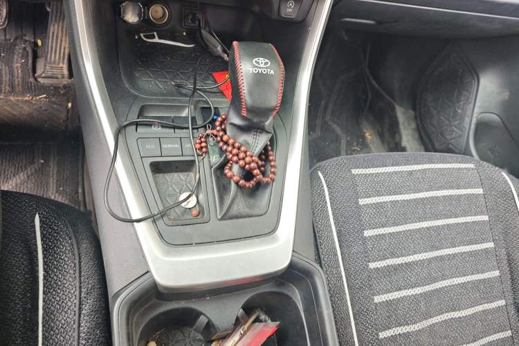 Used Toyota RAV4 2024 2.0L CVT Two-Wheel Drive Urban Edition Gear Lever