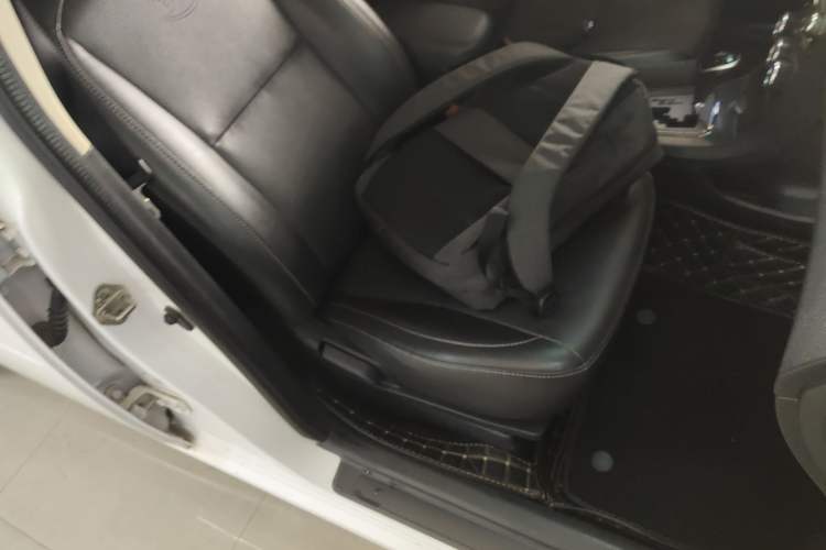 Used BYD L3 2015 Energy-Efficient Model 1.5L Automatic Comfort Edition Right Front Seat