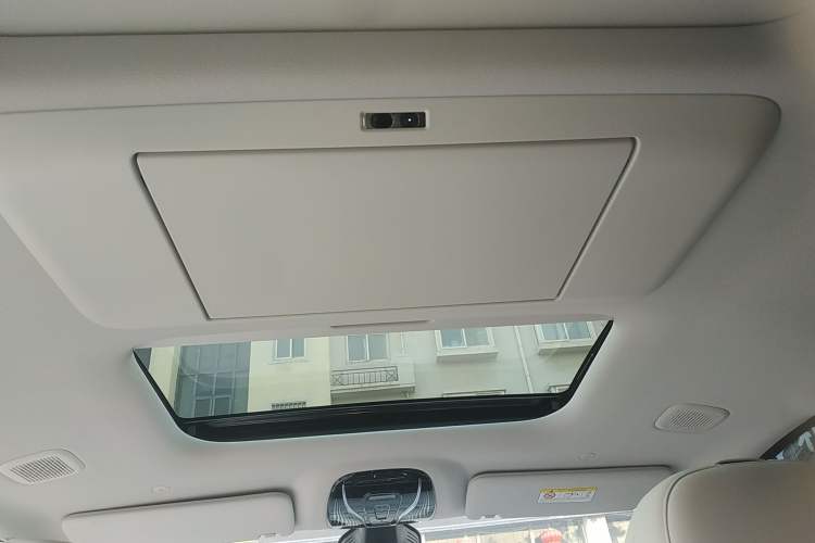 Used VOYAH Dream 2025 PHEV Four-Wheel Drive Prestige Kunpeng Edition
