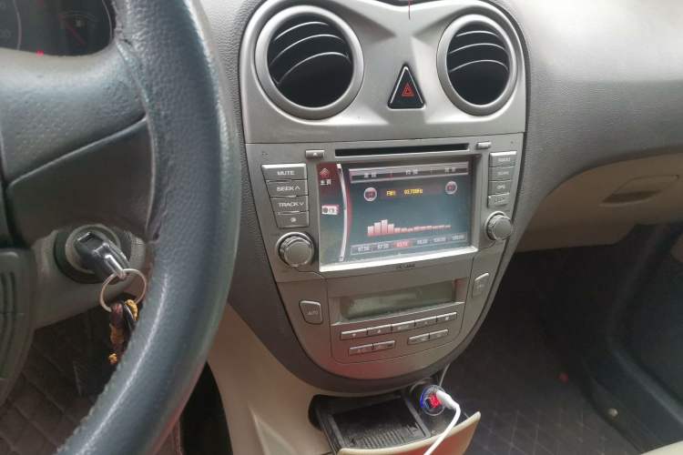 Used JAC Group Refine M2 2012 1.8L MT Business & Luxury 7-Seater