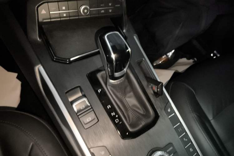 Used Wey VV7 2017 2.0T Flagship Model Gear Lever