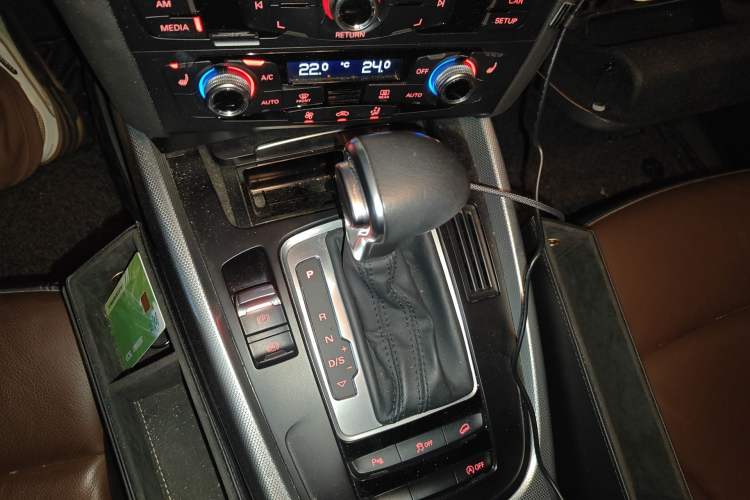 Used Audi Q5 2016 40 TFSI Technology Edition Gear Lever