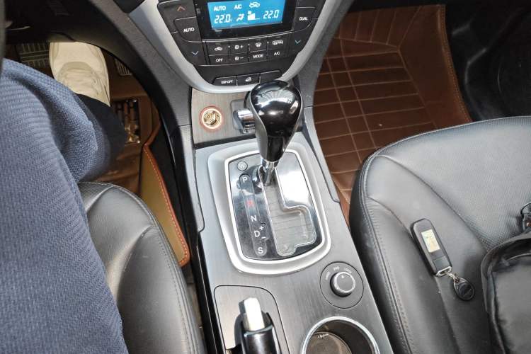 Used GAC Trumpchi GS5 2013 1.8T Automatic All-Wheel-Drive Luxury Edition Gear Lever