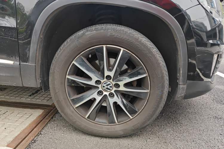 Used Volkswagen Tiguan 2013 1.8TSI Automatic Two-Wheel Drive Luxury Model Right Front Wheel Hub