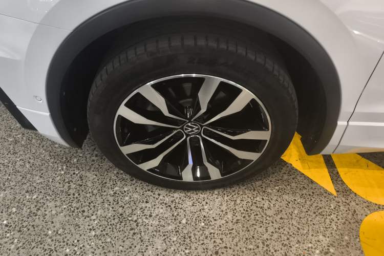 Used Volkswagen Tiguan L 2021 330TSI Automatic Two-Wheel Drive R-Line Enhanced Edition
