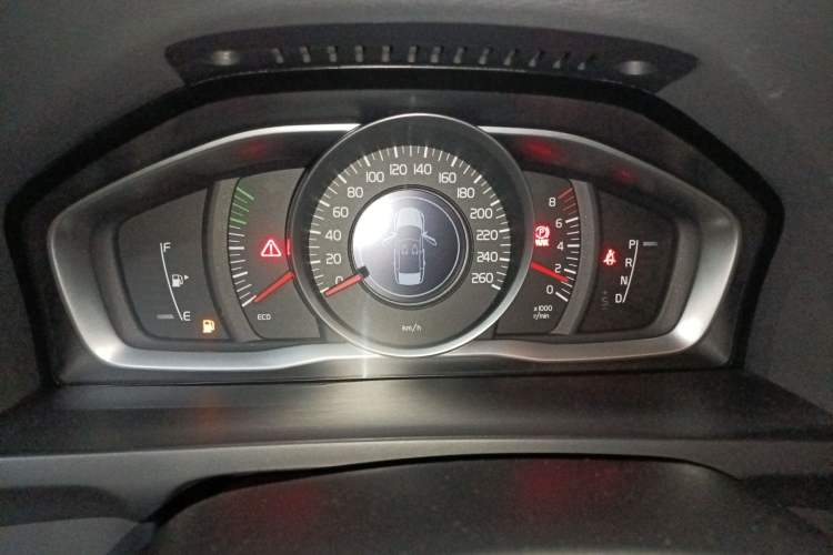 Used Volvo S60 2014 S60L 2.0T Zhiyuan Edition
