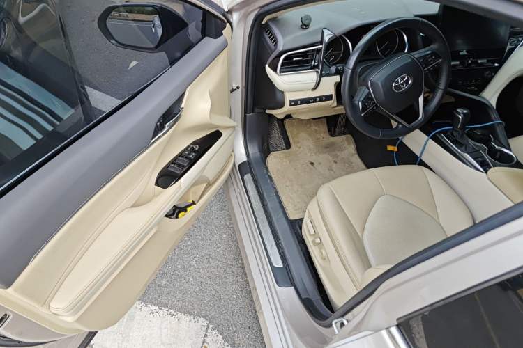 Used Toyota Camry 2021 2.0G Luxury Edition
