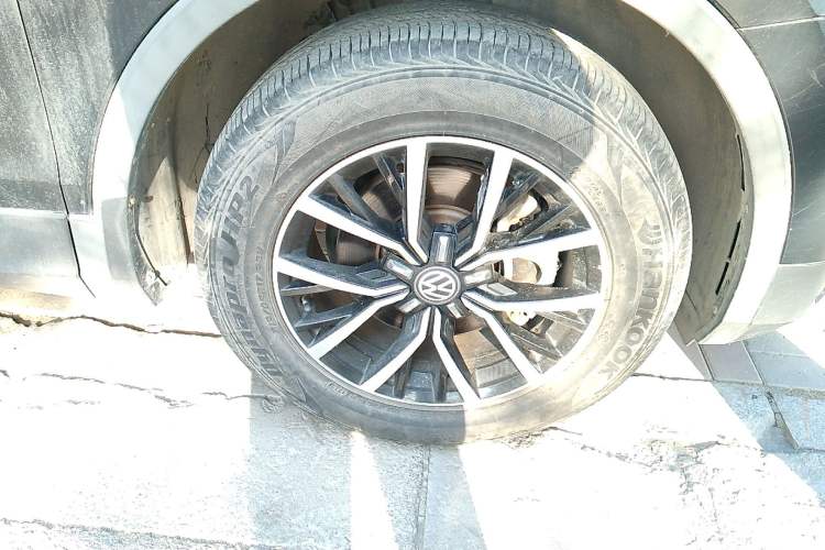 Used Volkswagen Tiguan L 2017 330TSI Automatic Two-Wheel Drive Luxury Edition Right Front Wheel Hub