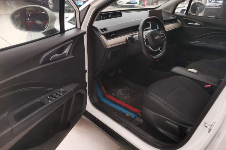 Used NETA V 2021 Standard Range Entertainment Version – Upgraded Model Driver Seat