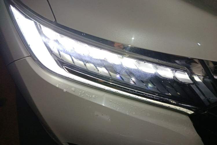 Used Honda UR-V 2017 370TURBO 2WD Prestige Edition China V Right Front Headlight