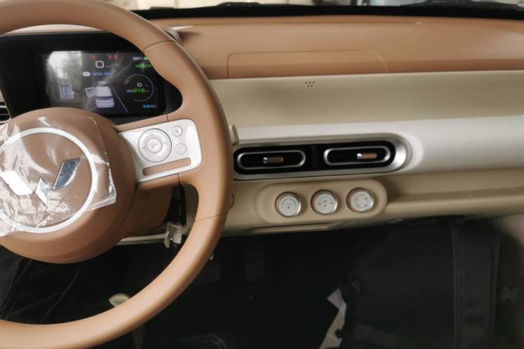 Used Wuling Hongguang MINIEV 2024 3rd Generation 215km Youth Edition
