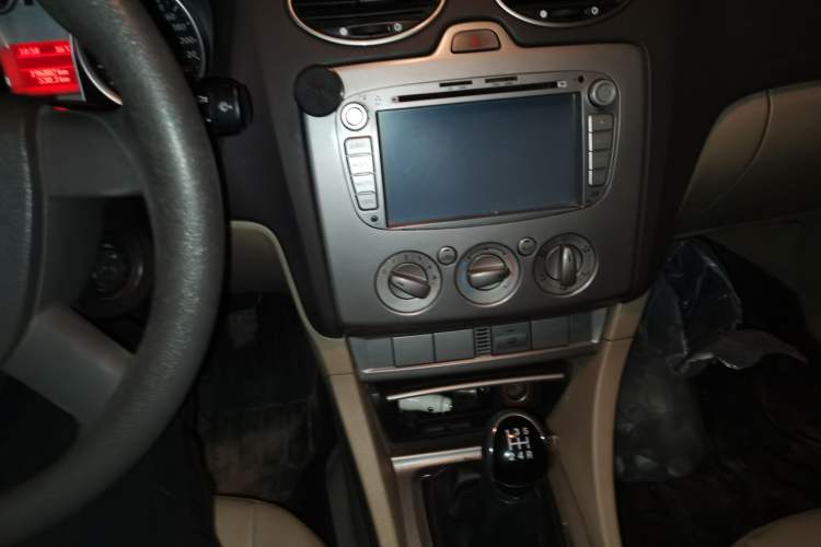 Used Ford Focus 2011 Sedan 1.8L Manual Comfort Model
