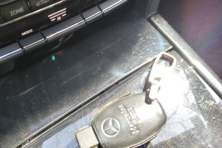 Used Mercedes-Benz E-Class 2010 E 300 L Fashion Model