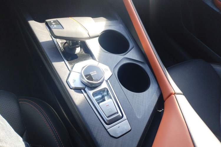 Used CHANGAN UNI-V 2022 1.5T Prestige Version Gear Lever