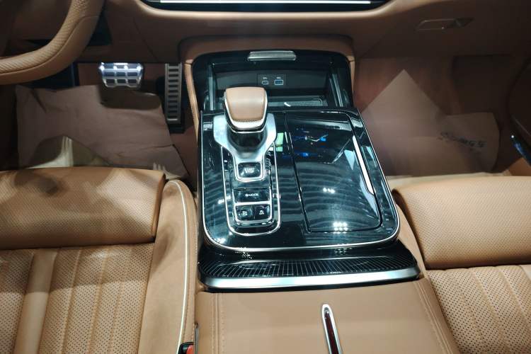 Used Hongqi H9 2025 2.0T Two-Wheel-Drive Flagship Private Enjoyment Style 5 Seats
