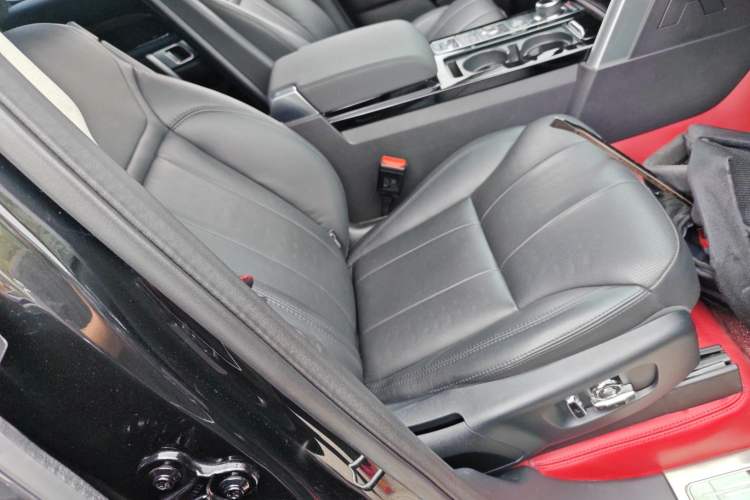 Used Land Rover Discovery 2018 3.0 SC V6 HSE Right Front Seat