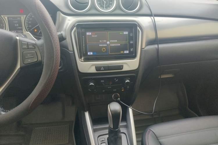 Used Suzuki Vitara 2016 1.4T Automatic Two-Wheel Drive Luxury Version Audio And AC Panel
