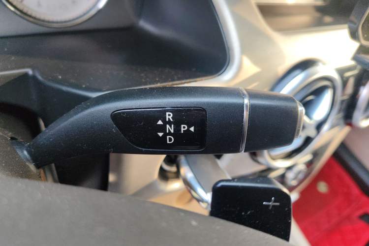 Used Mercedes-Benz GLK-Class 2013 GLK 300 4MATIC Dynamic Sunroof Model Gear Lever