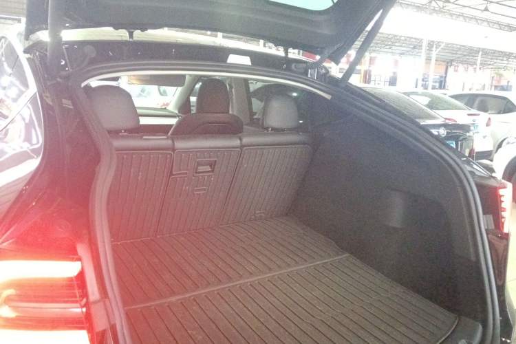 Used Tesla Model Y 2023 Rear-Wheel-Drive Version
