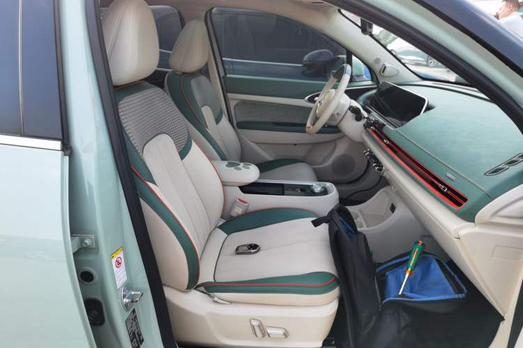 Used ORA Good Cat 2022 Morandi Edition 400km Standard Range Premium Version Lithium-Ion Battery
