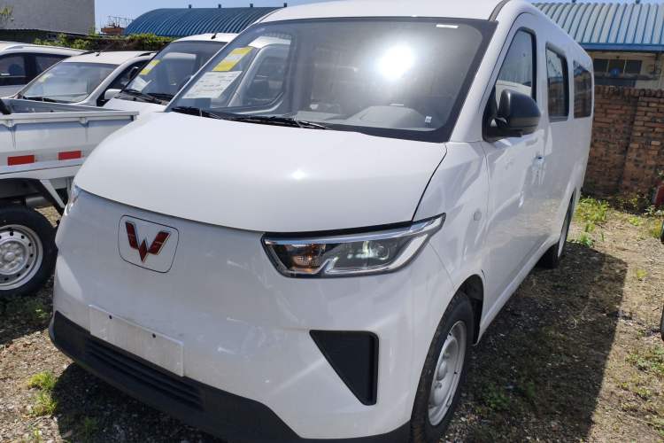 Used Wuling Yangguang 2025 Model 400km Bus Edition—Comfort Edition