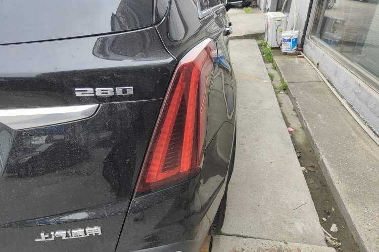 Used Cadillac XT5 2021 28T Luxury Model Right Rear Taillight