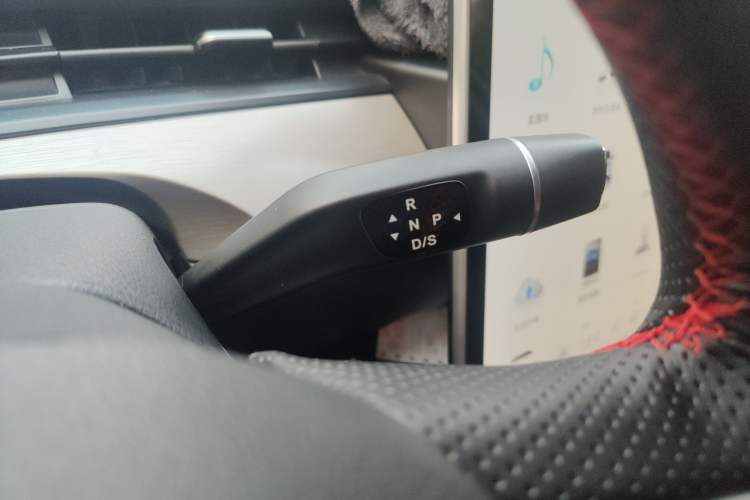 Used NETA V 2021 Standard Range Entertainment Version – Upgraded Model Gear Lever