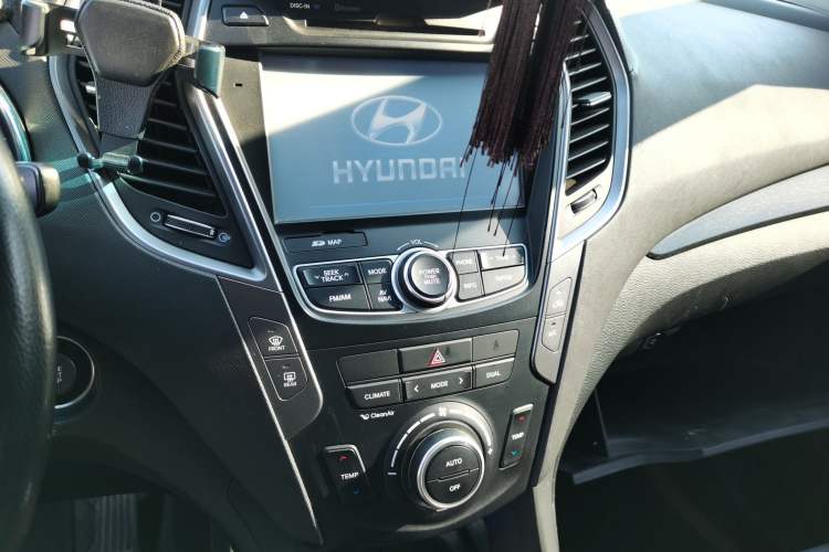 Used Hyundai Santa Fe 2015 2.0T Automatic Two-Wheel Drive Smart Version 5 Seats
