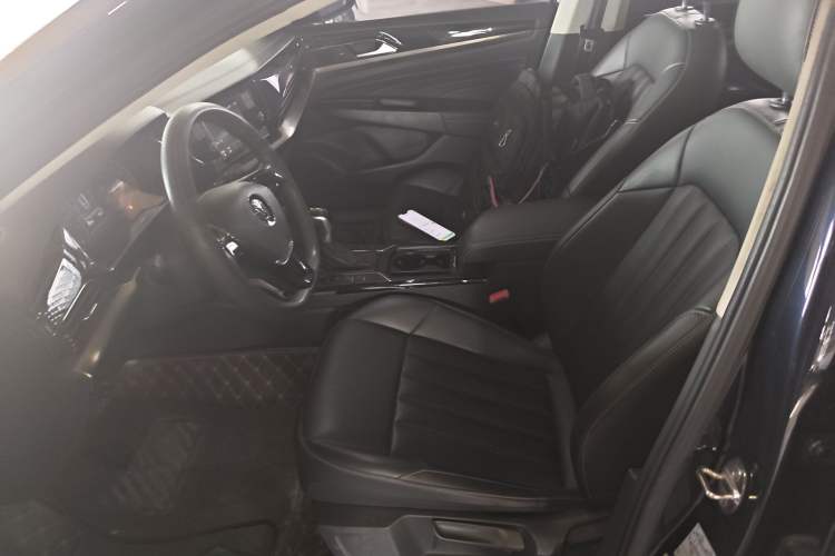 Used Volkswagen Passat 2019 280TSI Business Edition China VI Left Front Seat