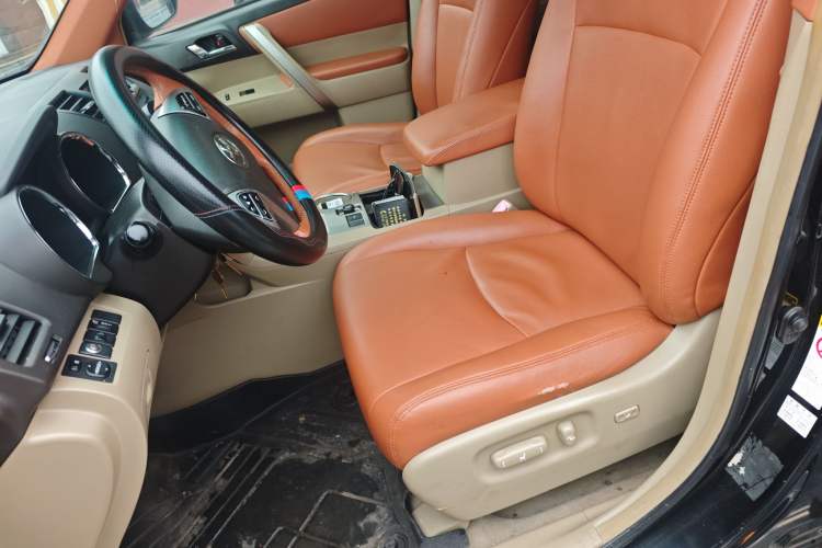 Used Toyota Highlander 2012 2.7L Two-Wheel Drive 7-Seater Luxury Edition
