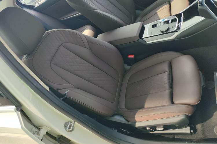 Used BMW i3 2024 eDrive 35 L
