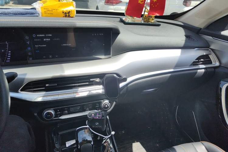 Used Bestune T77 2023 1.5T Automatic Luxury Model Audio And AC Panel