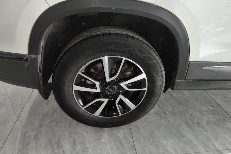 Used FORTHING T5 2022 Grand Edition 1.6L Manual Dream-Chasing Five-Seat Model Exterior 5