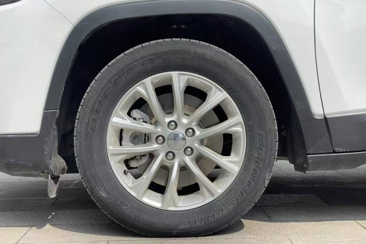 Used Jeep Cherokee 2019 2.0T Two-Wheel Drive Smart Enjoyment Version China VI
