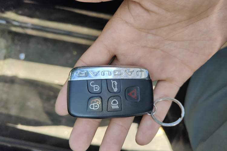 Used Jaguar F-PACE 2016 2.0T Two-Wheel Drive Urban Luxury Edition