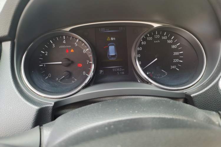 Used Nissan X-Trail 2014 2.5L CVT Leading Edition 4WD
