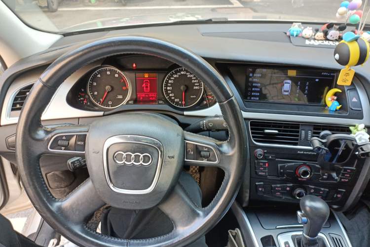 Used Audi A4L 2012 2.0 TFSI automatic standard version