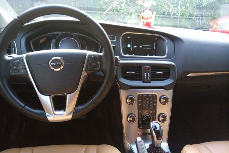Used Volvo V40 2017 T3 Zhiya Edition
