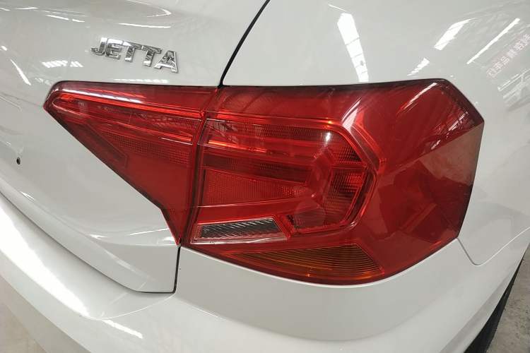 Used Volkswagen Jetta 2019 Dream Edition 1.4L Manual Fashion Version
