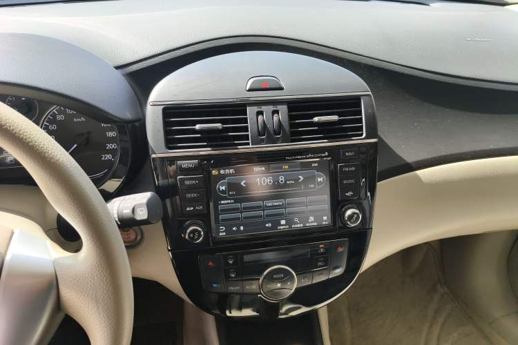 Used Nissan Tiida 2011 1.6L CVT Comfort Model Audio And AC Panel