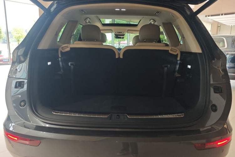 Used Hima AITO M7 2022 1.5T Four-Wheel Drive Luxury Edition Trunk