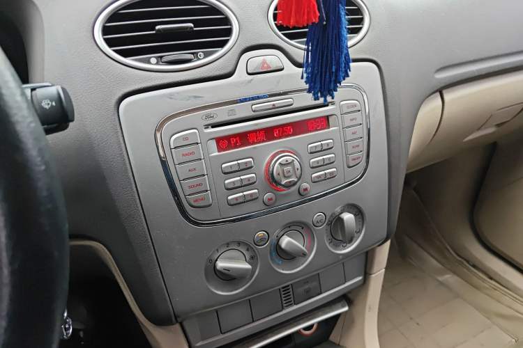 Used Ford Focus 2013 Sedan Classic 1.8L Manual Base Model Audio And AC Panel