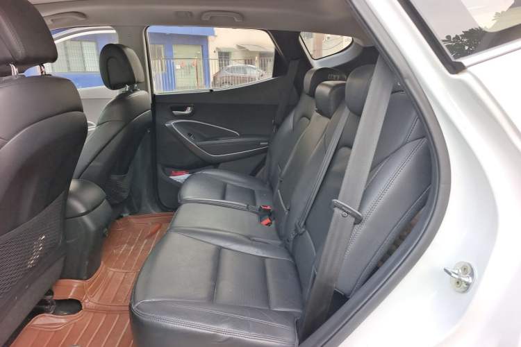 Used Hyundai Santa Fe 2013 2.4L Automatic Two-Wheel Drive Smart Version