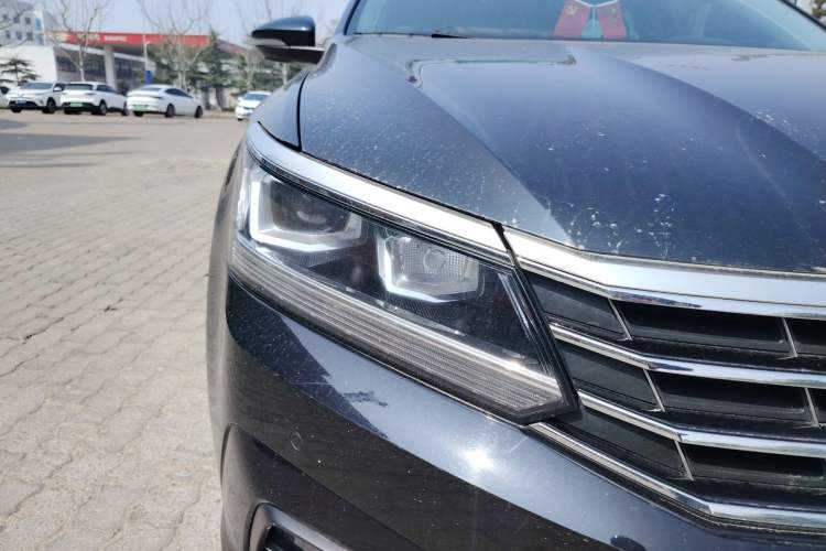 Used Volkswagen Passat 2017 330TSI DSG Luxury Edition Right Front Headlight