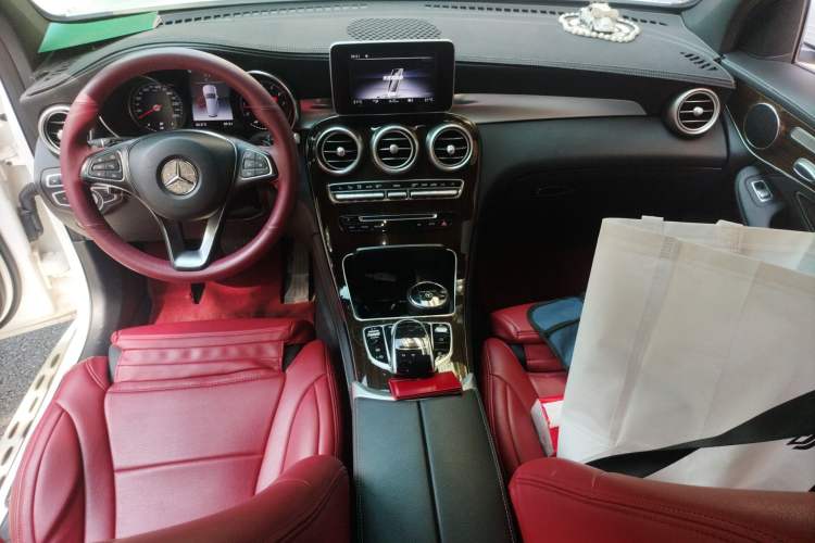 Used Mercedes-Benz GLC 2019 Facelift GLC 260 L 4MATIC Luxury Model
